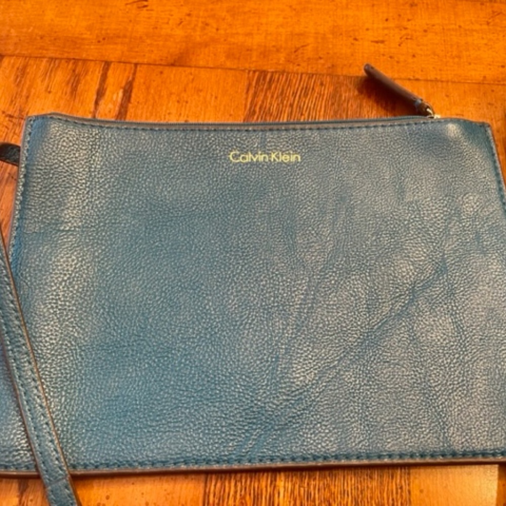 Calvin Klein - Picture 3 of 4